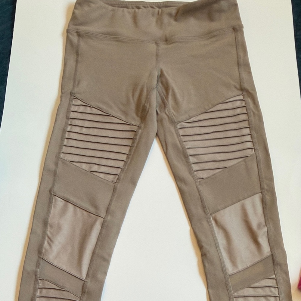 ALO Yoga Women's Leggings in Taupe - Picture 3 of 5